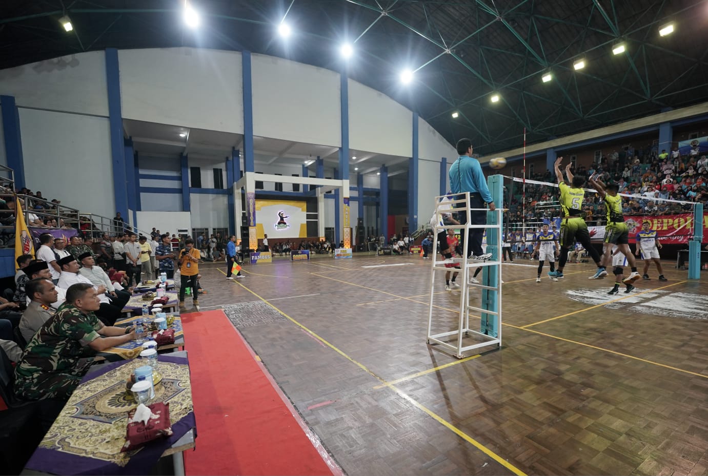 Foto 9 dari 9: Tutup Tournament Volleyball Kapolres Madiun Kota Cup, Wali Kota Beri Apresiasi