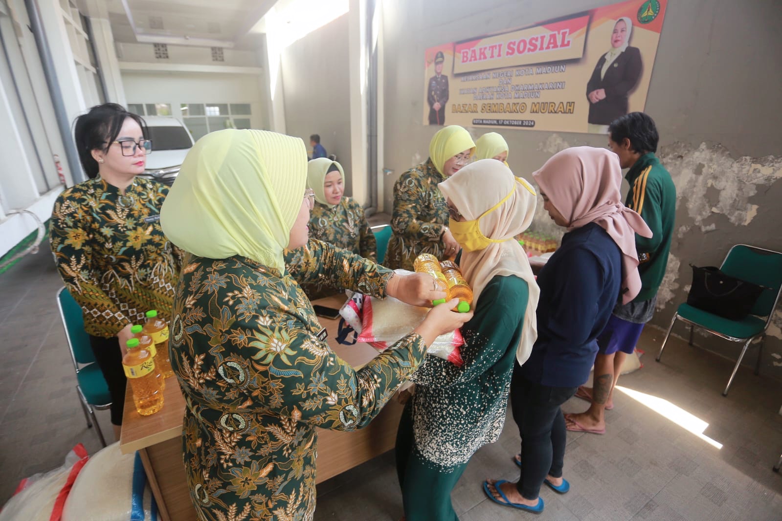 Foto 1 dari 1: Bakti Untuk Masyarakat, Ikatan Adhyaksa Dharmakarini Sediakan Sembako Murah