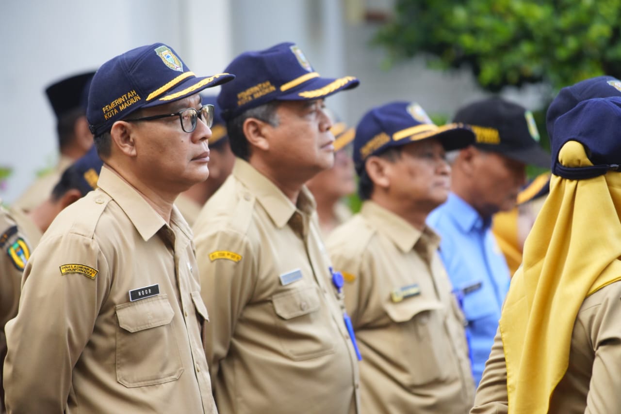 Foto 8 dari 8: Pimpin Apel Pagi, Pj. Wali Kota Pesan Jaga Netralitas ASN Di Tahun Politik
