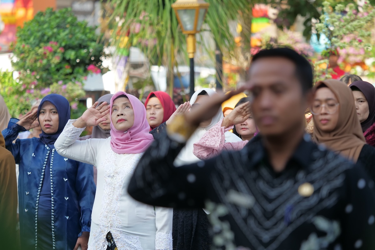 Foto 10 dari 26: Peringati Hari Ibu Ke-95, Wali Kota Gelar Upacara Bendera Hingga Perayaan Bersama Organisasi Wanita Kota Pendekar