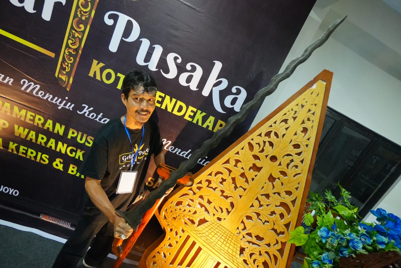 Lestarikan Budaya, Pelestari Tosan Aji Gelar Pusaka di Kota Pendekar