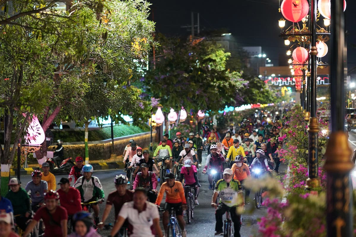 Foto 18 dari 23: Beragam Keseruan Gowes Malam, Wali Kota Apresiasi Antusiasme Masyarakat