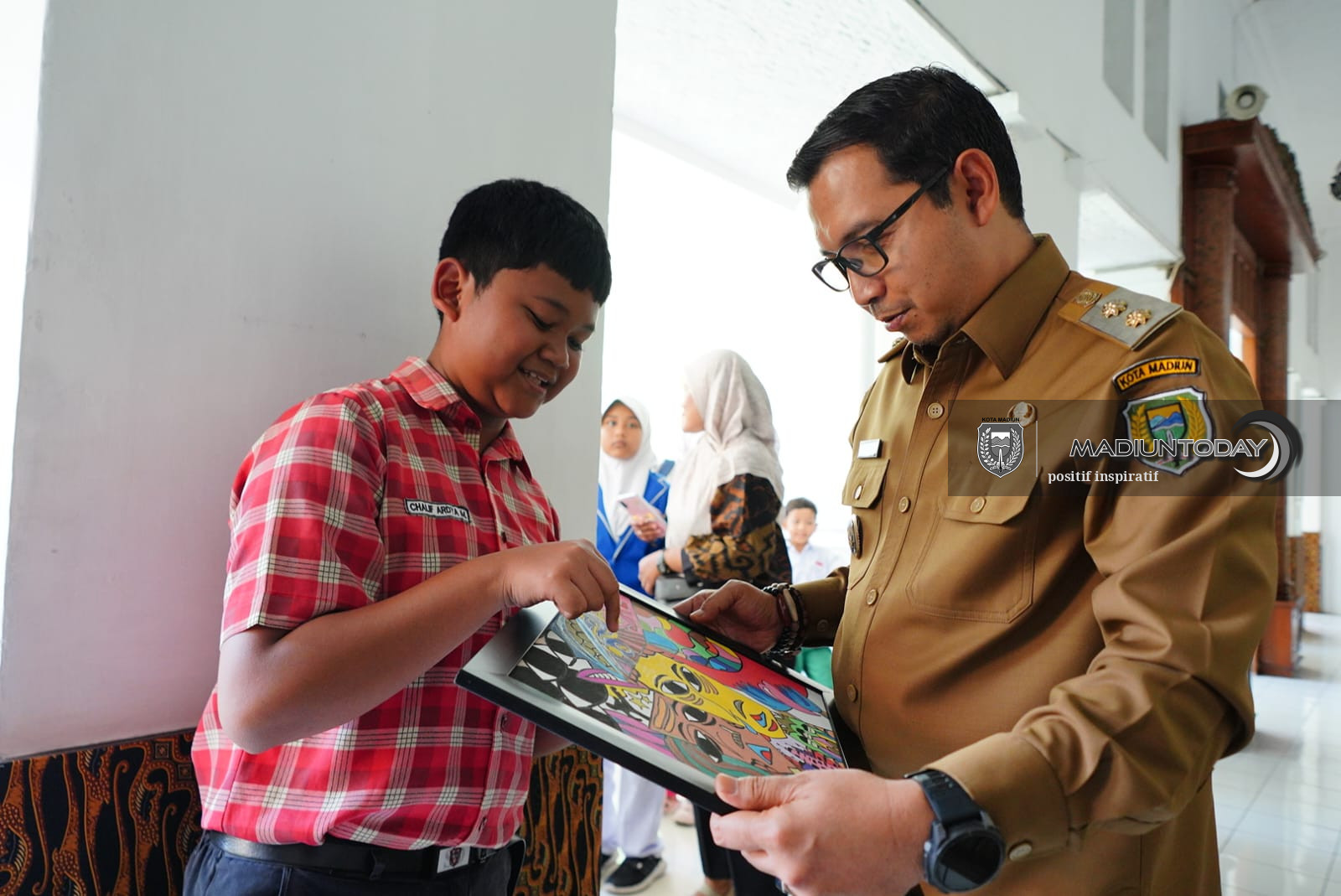Foto 3 dari 10: 10 Karya Madiun Melukis Dipasang di Balai Kota, Pemkot Siapkan Perlindungan HKI