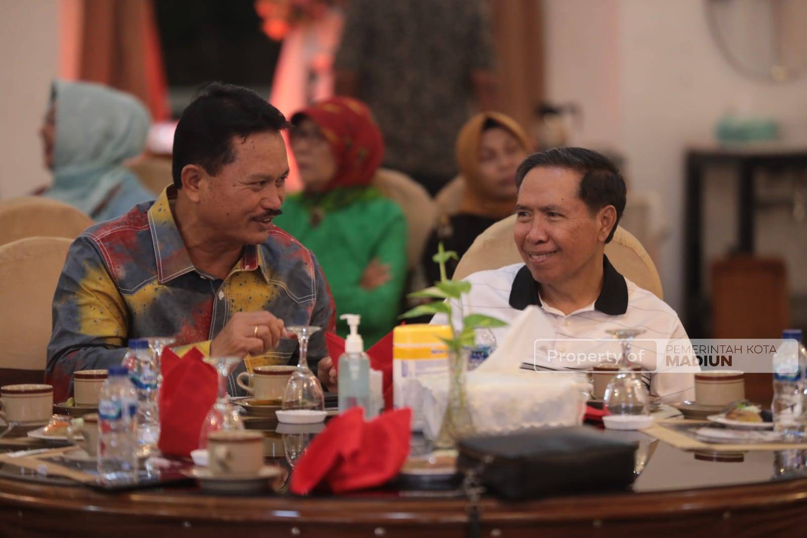 Foto 10 dari 13: Sambut Pensiunan Pemprov Jatim, Wali Kota Ajak Keliling Lihat Keindahan Kota