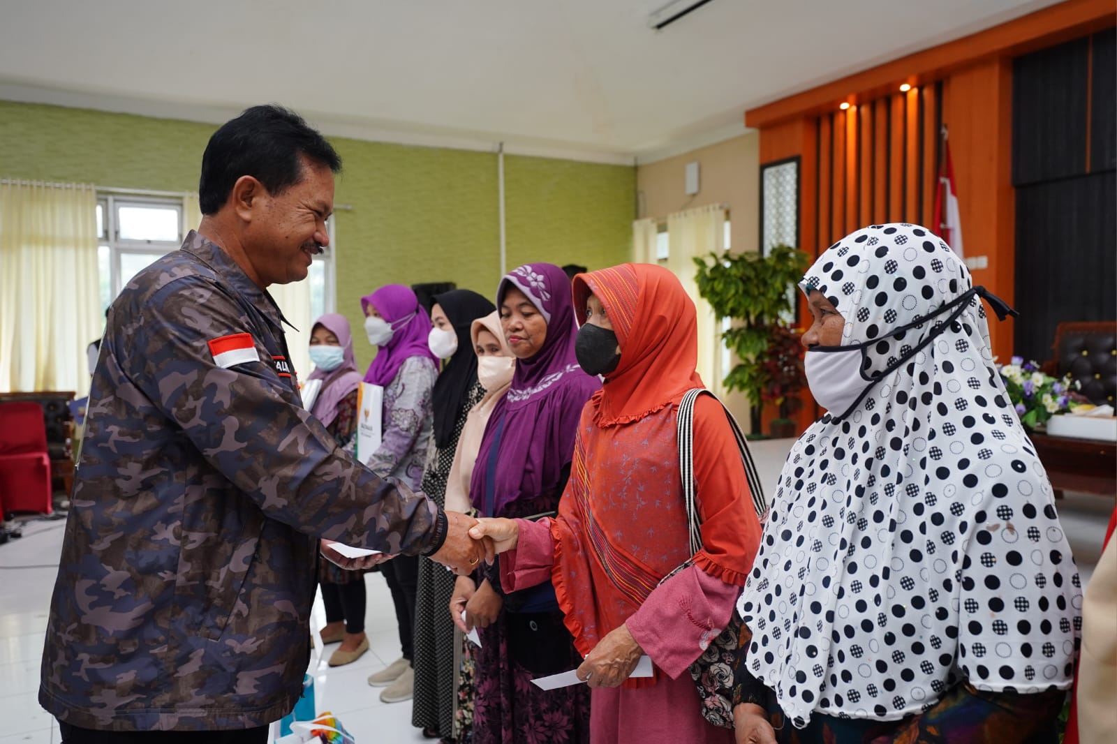 Foto 8 dari 10: Gelar Cangkrukan dan Halal Bihalal Bersama, Wali Kota Harap Kerukunan dan Keamanan Kota Tetap Terjaga