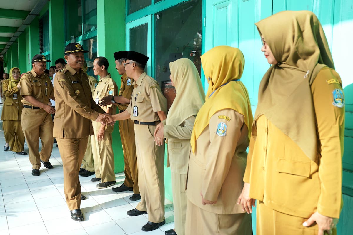 Foto 9 dari 9: Jadi Pembina Upacara di SMAN 5, Wali Kota Beri Motivasi Peserta Didik Untuk Sukses ke Depannya