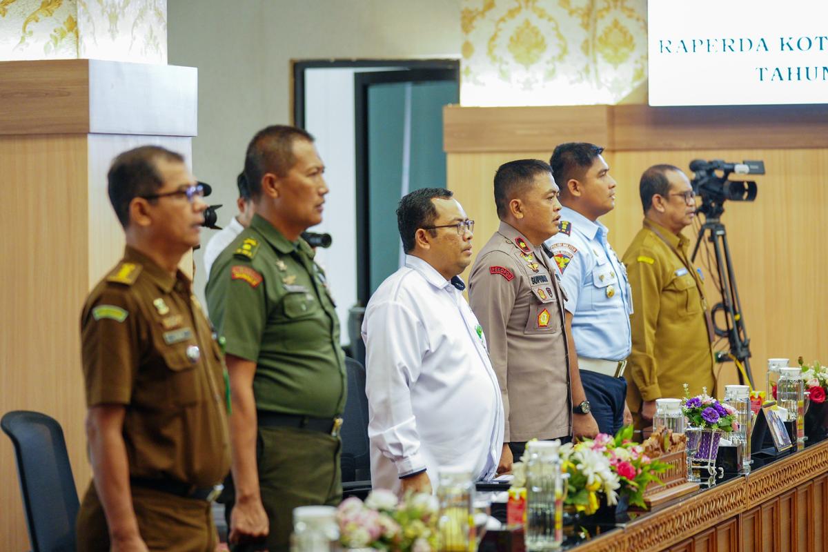 Foto 4 dari 8: Capai Rp 2 Triliun Lebih, Pj. Wali Kota Sampaikan Nota Keuangan Atas Raperda Kota Madiun Tentang APBD 2025