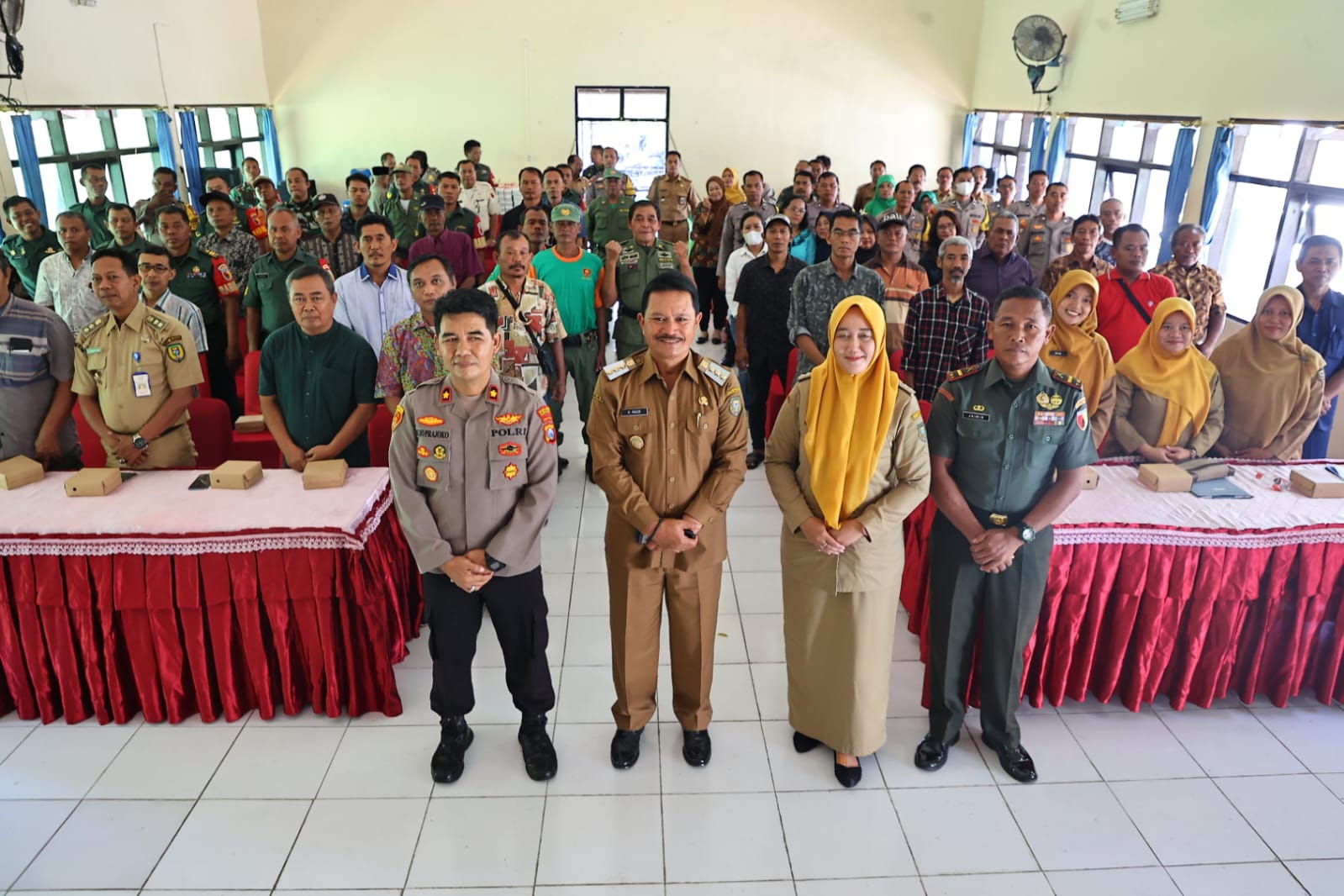 Foto 6 dari 8: Jelang Nataru, Wali Kota Dr.Maidi Gelar Rakor Peningkatan Kamtibmas Bersama Warga Kecamatan Manguharjo