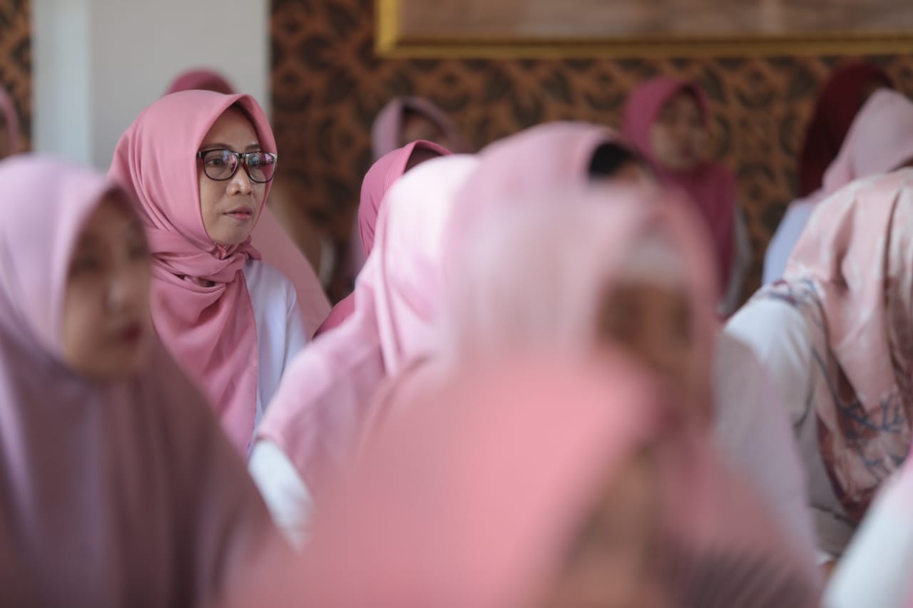 Foto 14 dari 14: Gelar Pengajian Bersama Janda Kota Madiun, Wali Kota Sampaikan Perkembangan Kota Agar Janda Melek Pengetahuan