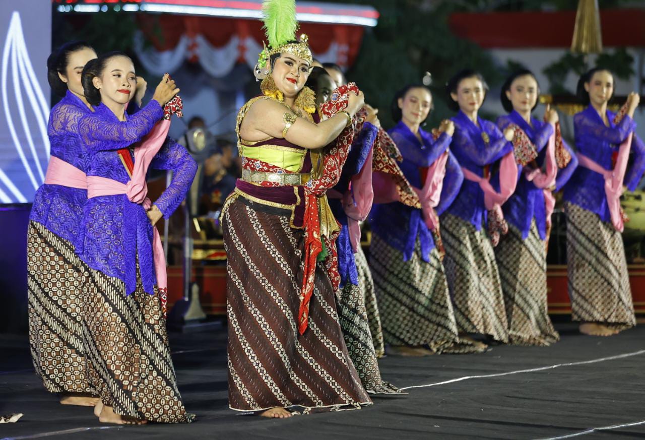 Foto 5 dari 10: Ada Bule Jerman di Muhibah Budaya, Kota Madiun Makin Sering Dikunjungi Turis Mancanegara