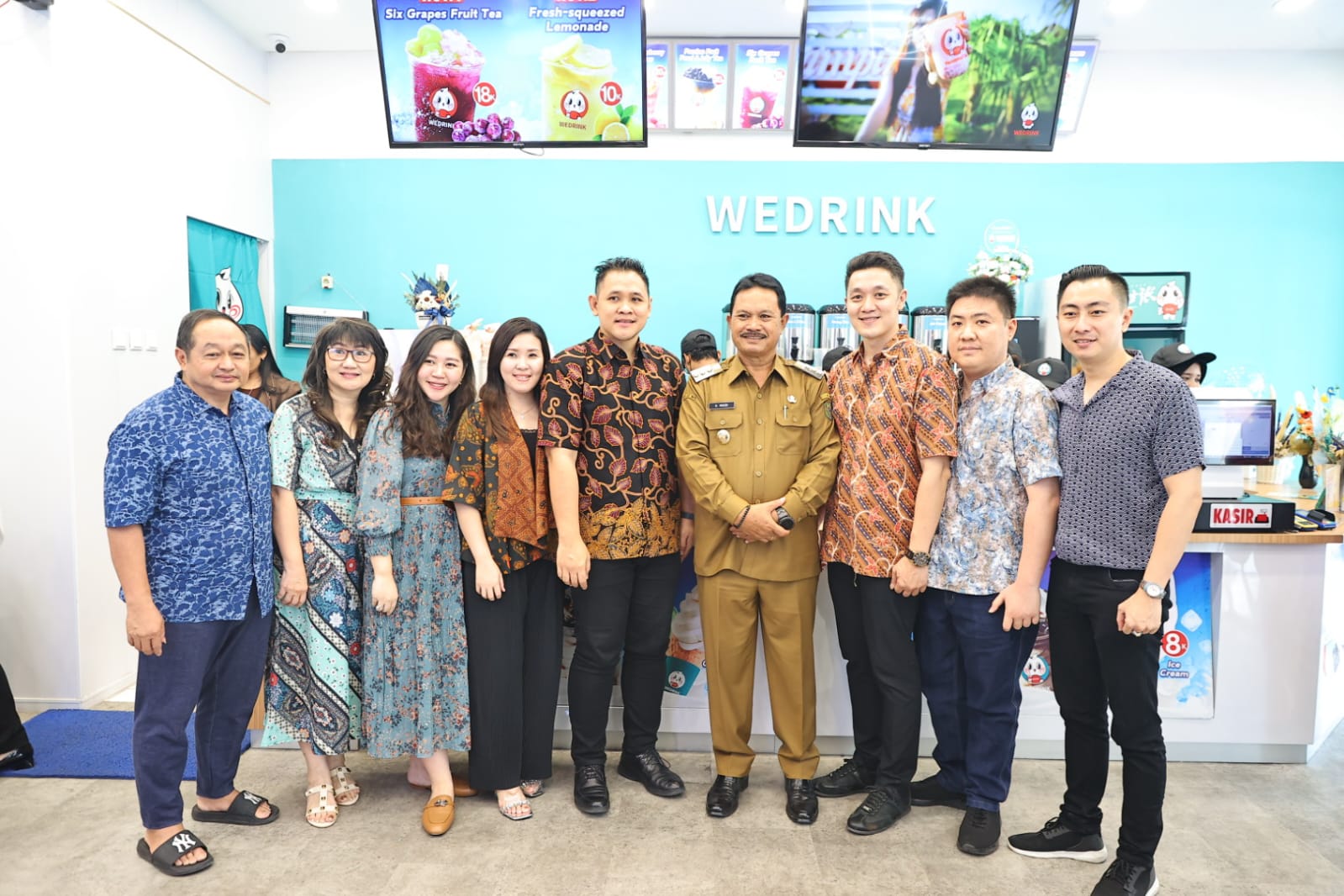 Foto 7 dari 7: Hadiri Pembukaan Gerai Ice Cream dan Minuman, Wali Kota: Ini Melengkapi Kuliner di Kota Madiun