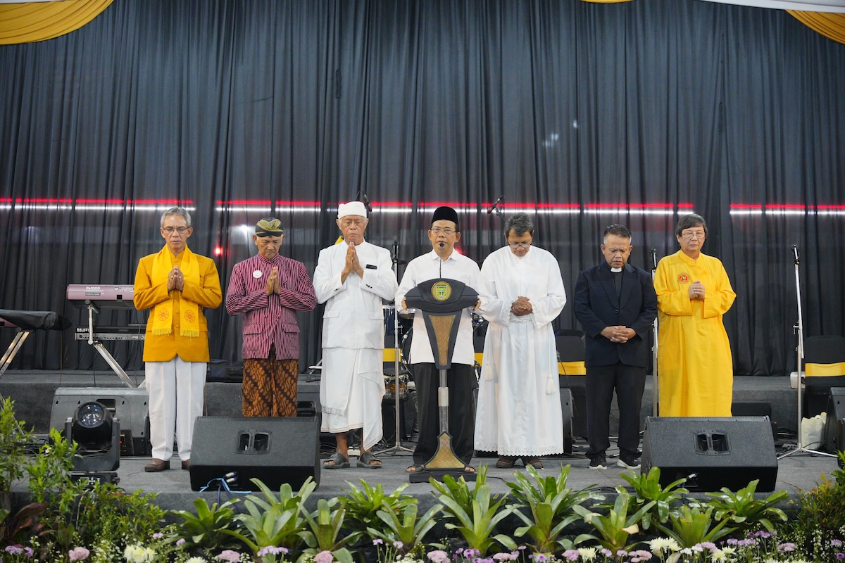 Foto 8 dari 10: Malam Pergantian Tahun, Pemkot Madiun Gelar Doa Lintas Agama
