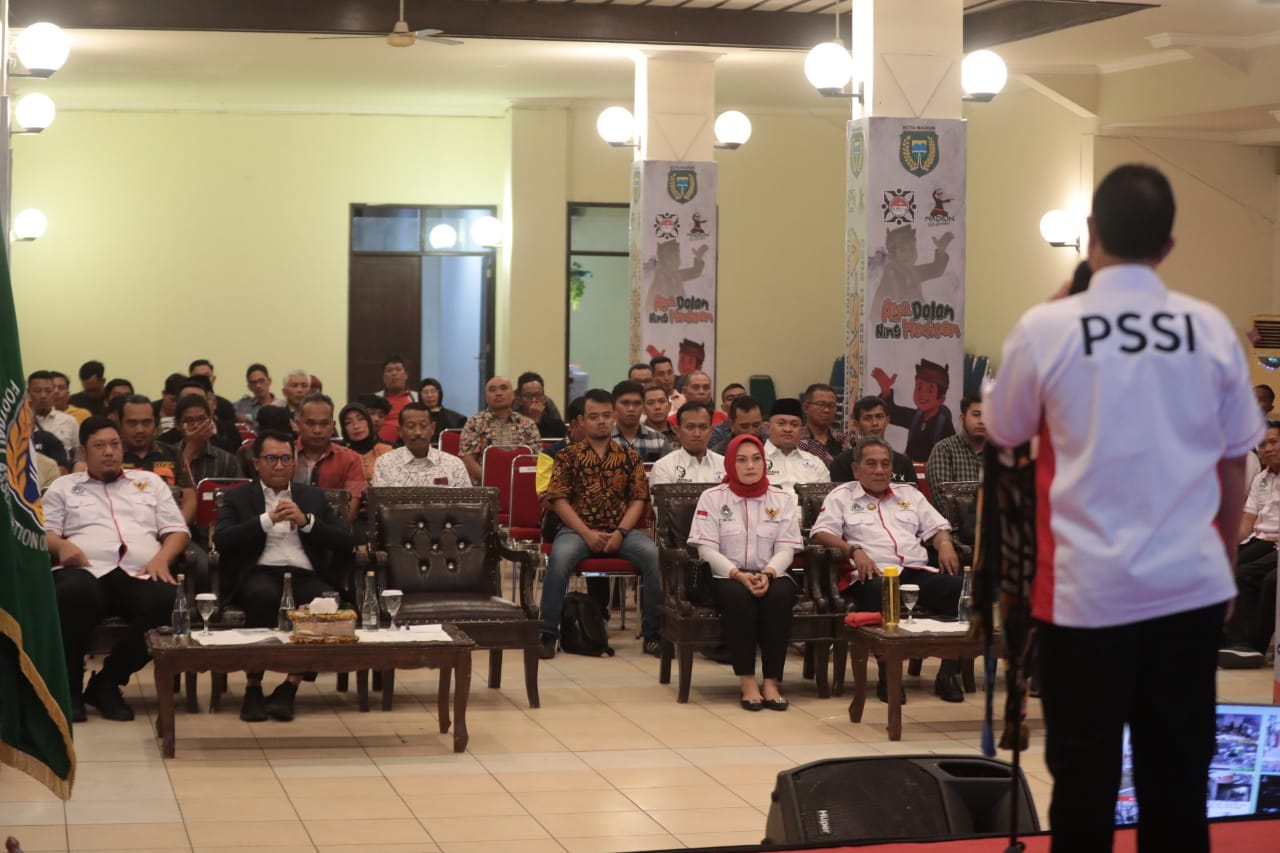 Foto 5 dari 10: Hadiri Pengukuhan Pengurus Askot PSSI, Wali Kota Maidi: Harus Berprestasi