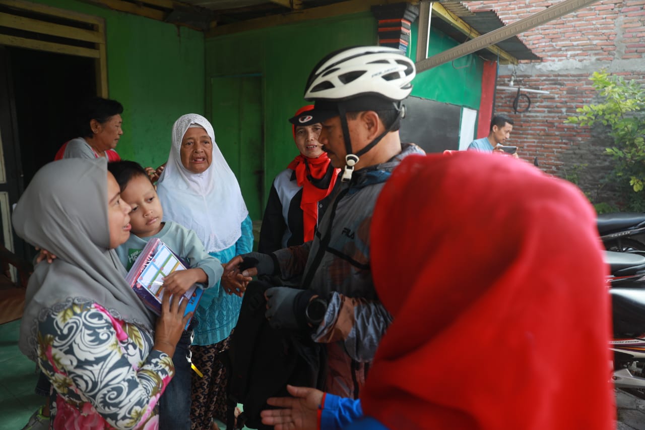 Foto 6 dari 18: Gowes Pagi, Wali Kota Cek Pavingisasi Hingga Ke Gang Kecil