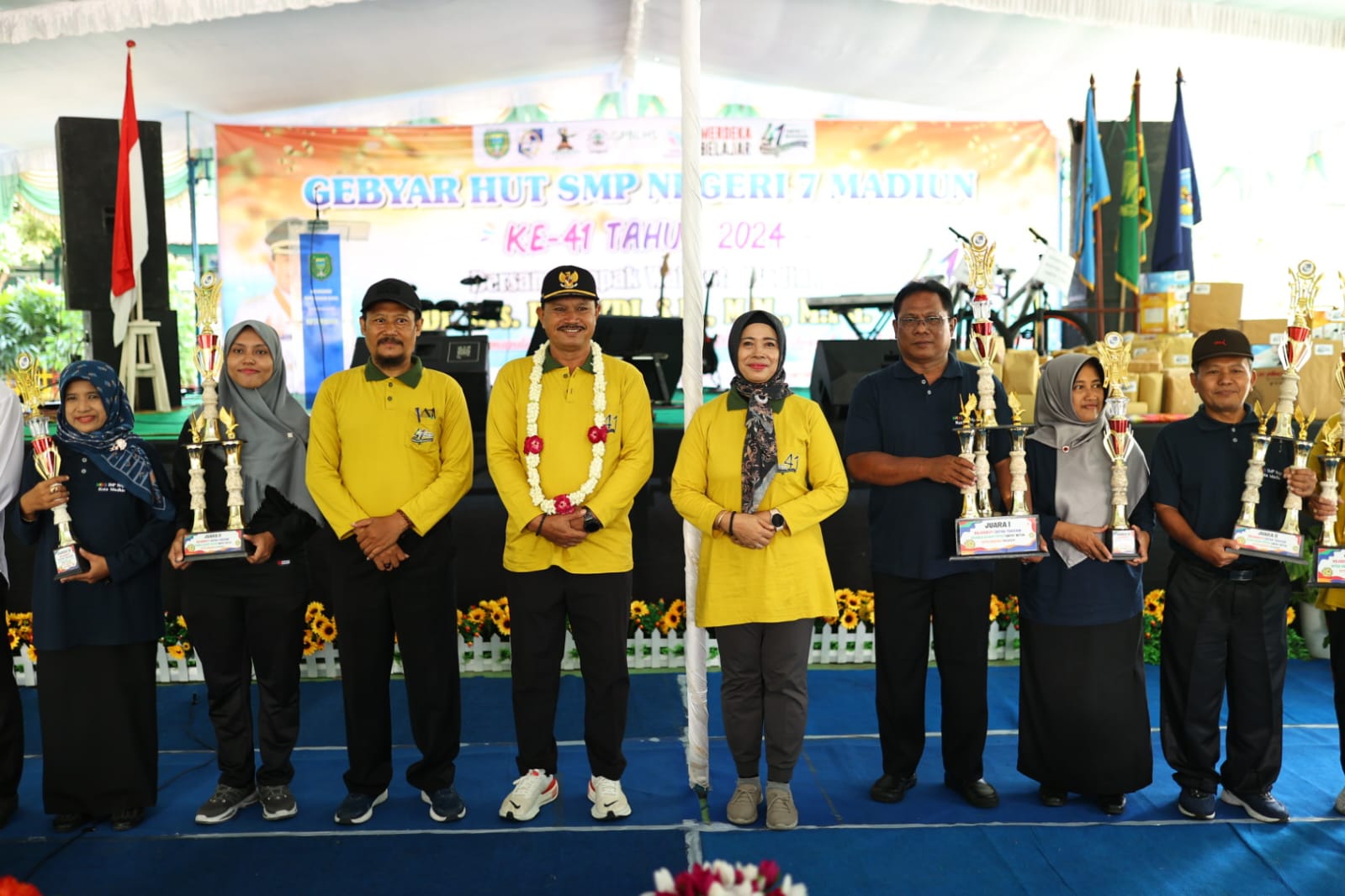 Foto 5 dari 10: Hadiri HUT SMPN 7, Wali Kota Harap Prestasi Makin Unggul