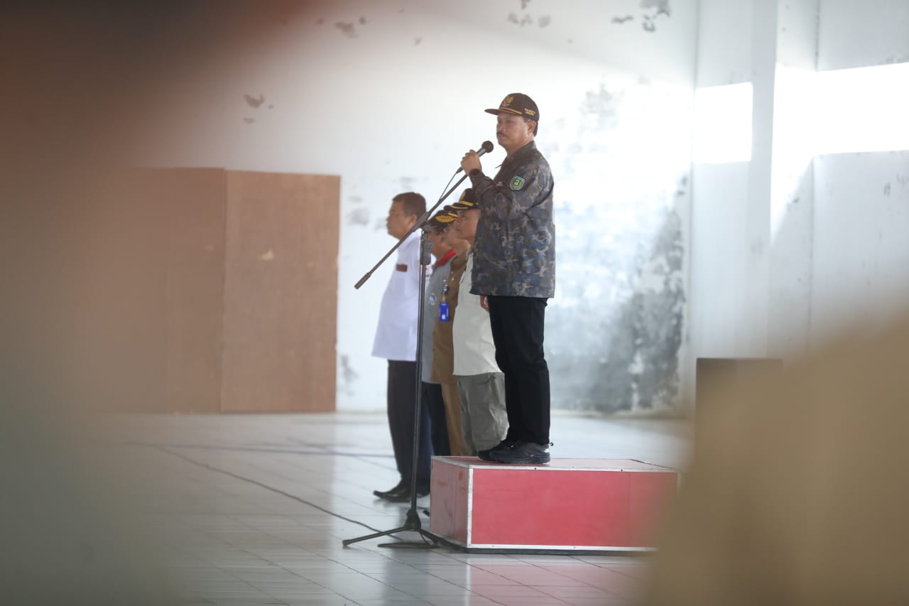 Foto utama berita: Pimpin Apel Tim Gabungan Pasar Besar Madiun, Wali Kota Pesan Jaga Ketertiban