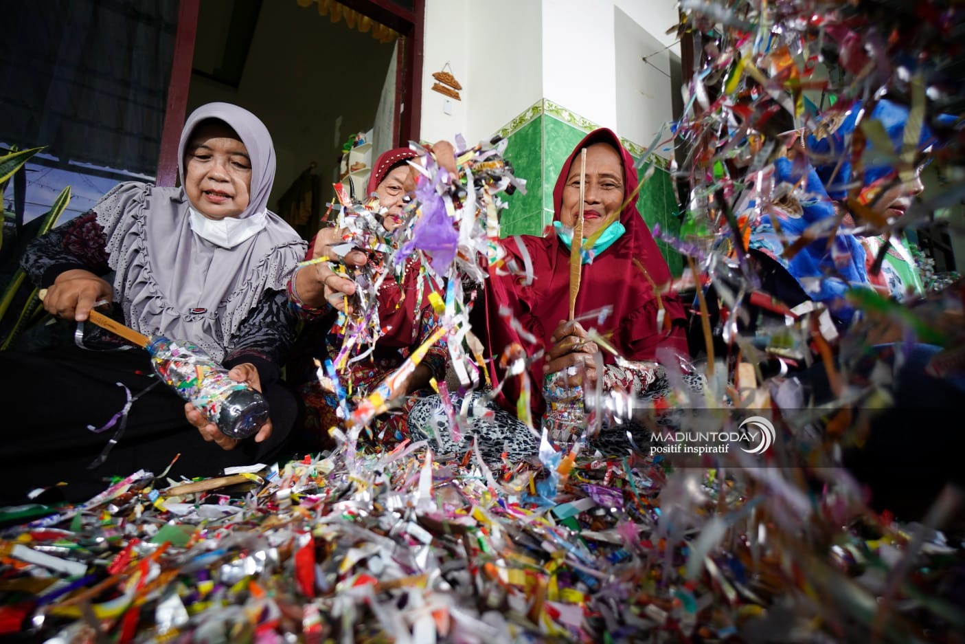 Foto 7 dari 9: Kreatif, Warga Nambangan Lor Kelola Sampah Plastik Melalui Ecobrick