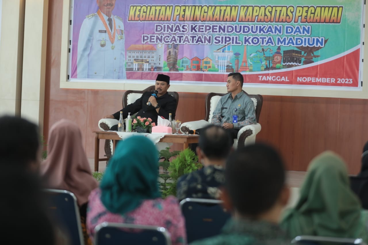 Pembinaan Pegawai Dukcapil, Wali Kota: Dukcapil Pelayanannya Bukan Jam Kerja, Tetapi Hasil Kerja