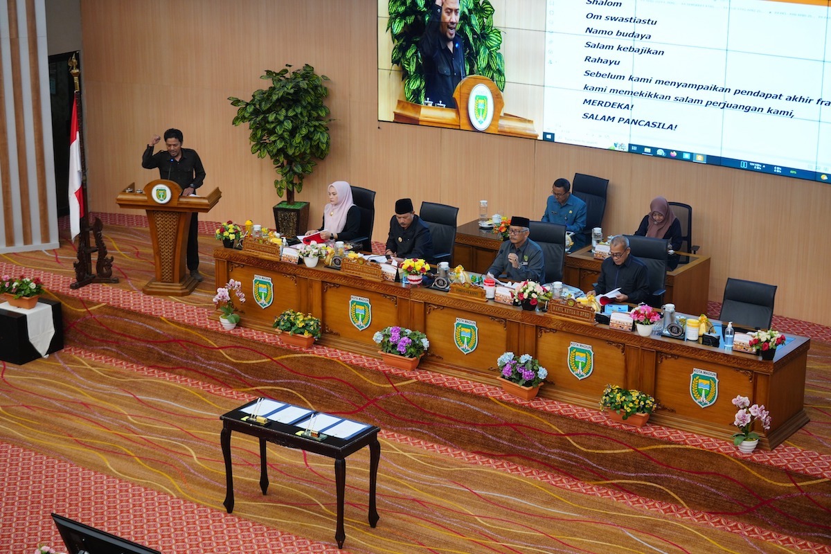 Foto 8 dari 8: Eksekutif-Legislatif Setujui Raperda APBD 2024, Wali Kota : Semua Untuk Masyarakat