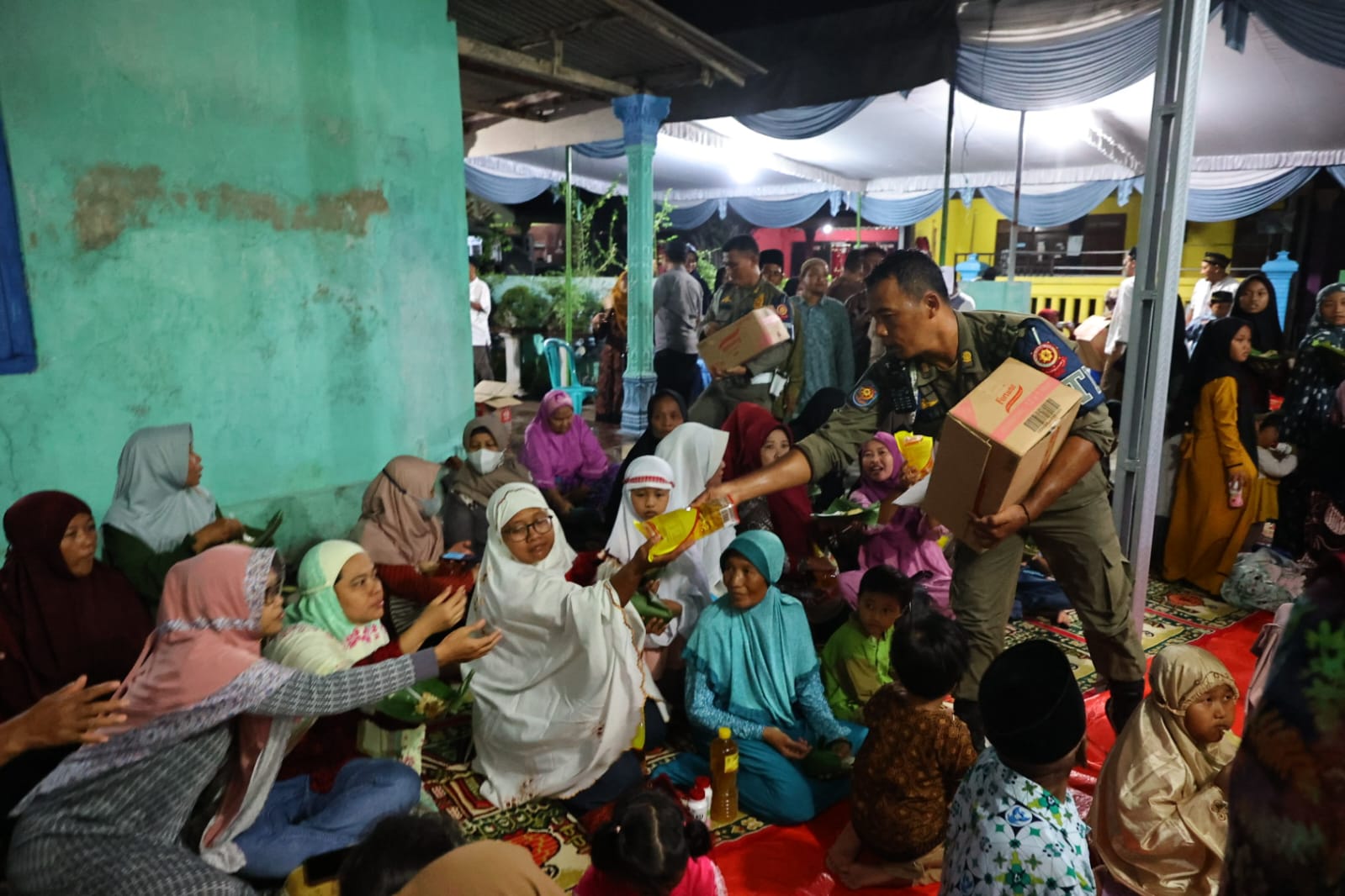 Foto 4 dari 9: Gelar Kegiatan Bersama Warga, Wali Kota Maghrib Berjamaah Di Masjid At Taqwa