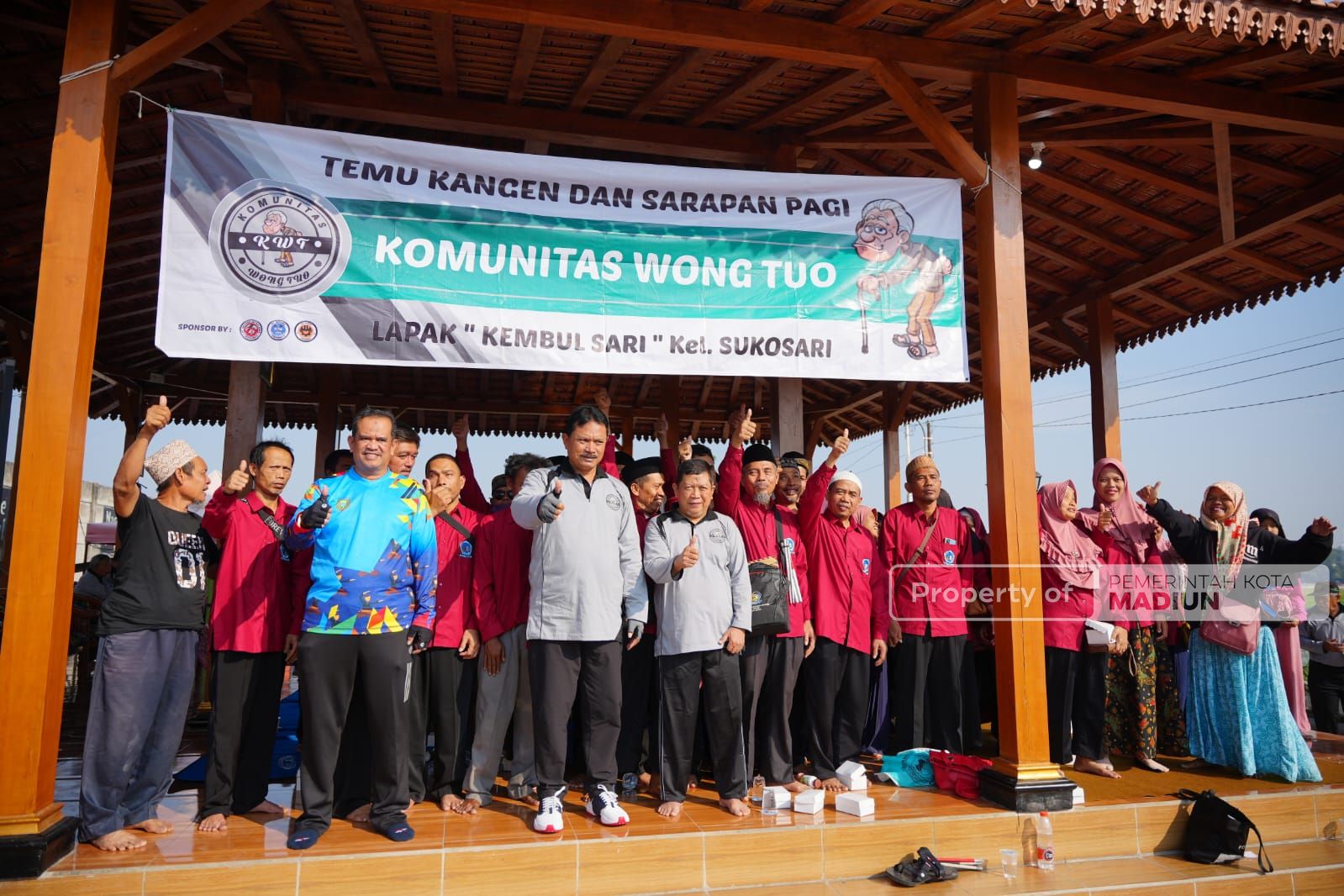 Foto 5 dari 8: Sembari Gowes, Wali Kota Cek Kondisi Kota Hingga Sambangi Komunitas Wong Tuo di Lapak Sukosari