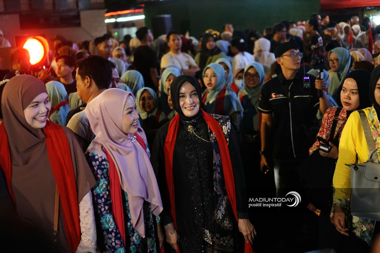 Foto 10 dari 11: Madiun Menari Pukau Wawali Pekalongan: Madiun Luar Biasa!