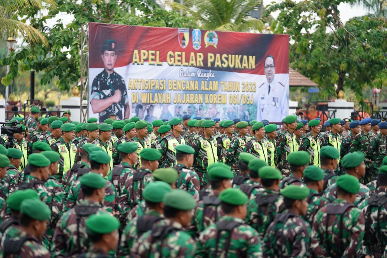 Foto 3 dari 10: Kesiapsiagaan Bencana, Korem 081 Dhirotsaha Jaya Laksanakan Apel Gelar Pasukan
