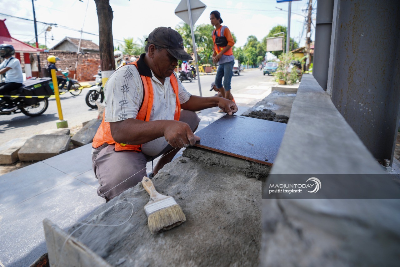 Foto 3 dari 5: Dua Halte Dalam Perbaikan, Delapan Lainnya Masuk Perencanaan