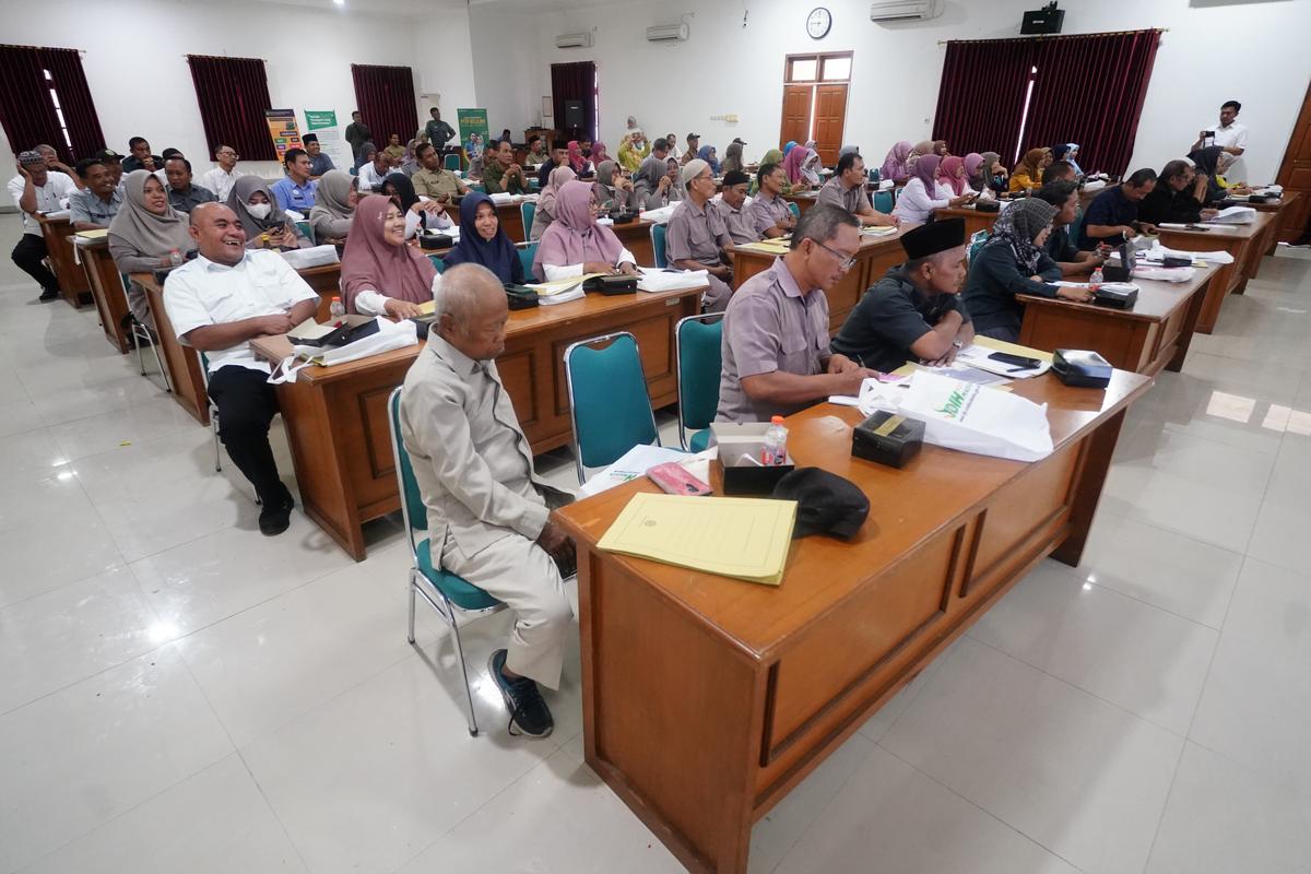 Foto 3 dari 11: Berbatasan Langsung dengan Masyarakat, Pemkot Madiun Bekali Modin dan Kepala Seksi Pemberdayaan Melalui Penyuluhan Hukum