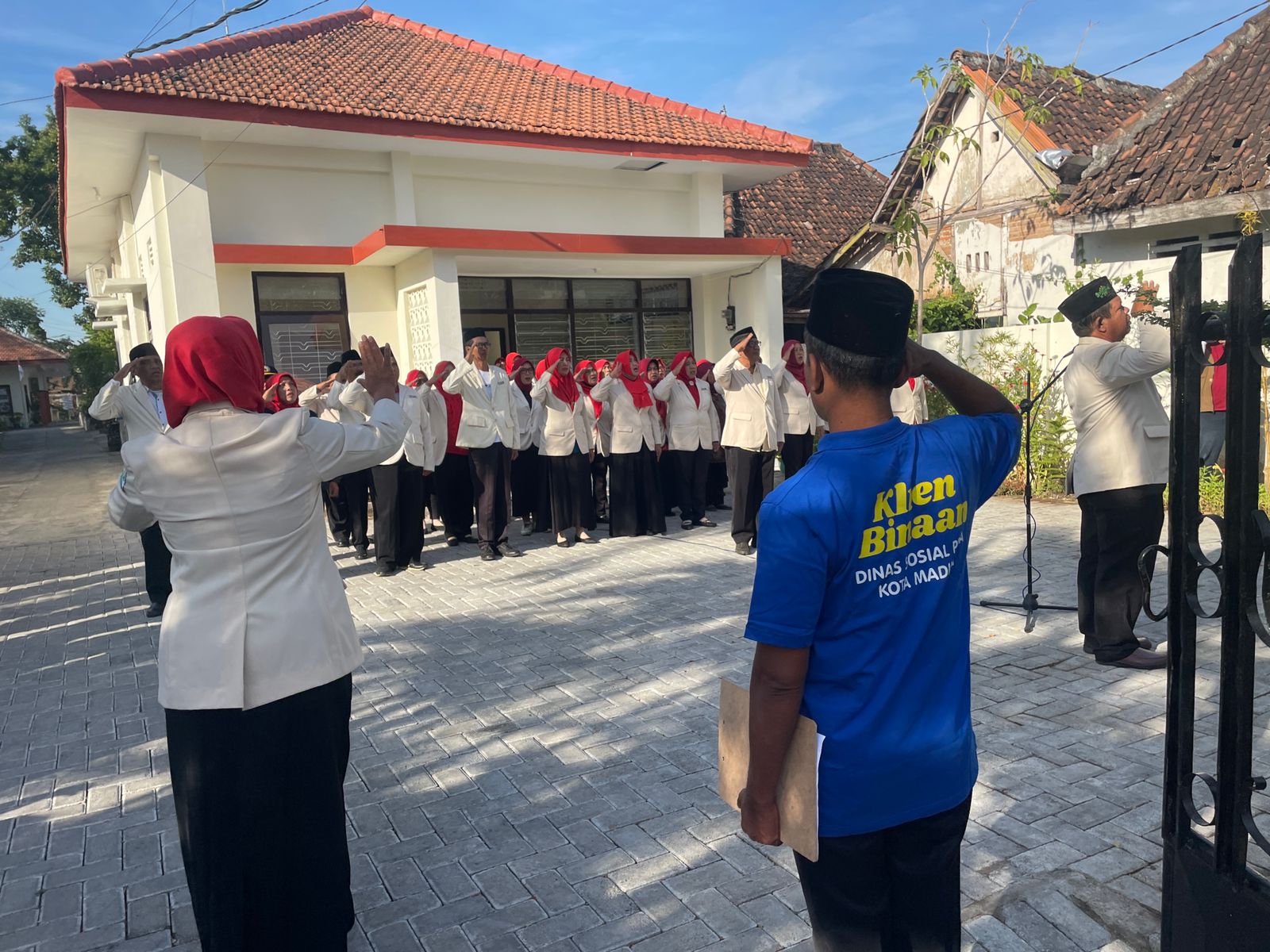 Foto 1 dari 7: Bersama PSM dan TKSK, ODGJ di Kota Madiun Ikuti Peringatan HUT RI ke-78