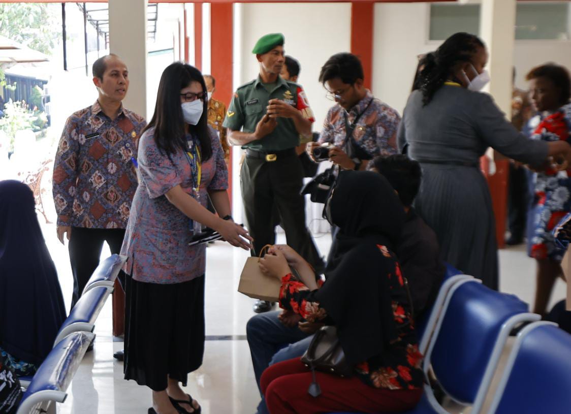 Foto 9 dari 9: Datang Untuk Belajar Kesehatan, Ketua Delegasi Kenya: Kita Belajar Banyak Hal di Kota Madiun