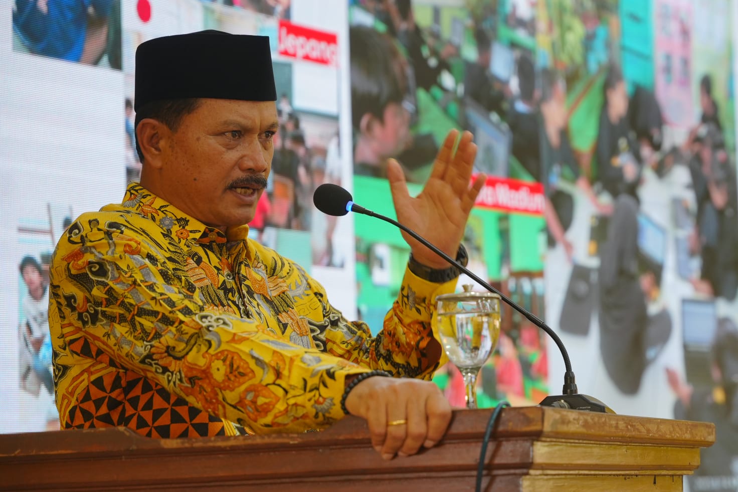 Foto 1 dari 8: Hadiri Pelantikan MKGR, Wali Kota Ajak Tingkatkan Kemajuan Kota