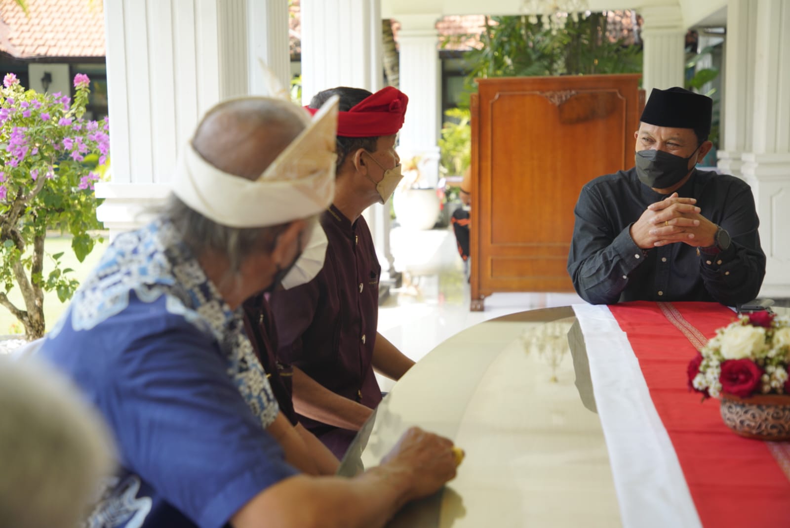 Foto 4 dari 6: Audiensi dengan PHDI Soal Pembangunan Pura, Wali Kota: Pemerintah Siap Bantu Asal Syarat Lengkap Semua