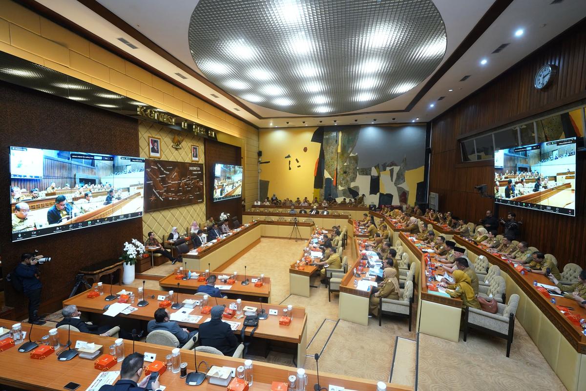 Foto 9 dari 14: Pj Wali Kota Ikuti Rapat Kerja dan RDP Bersama Komisi II DPR RI, Bahas Persiapan dan Kesiapan Pilkada