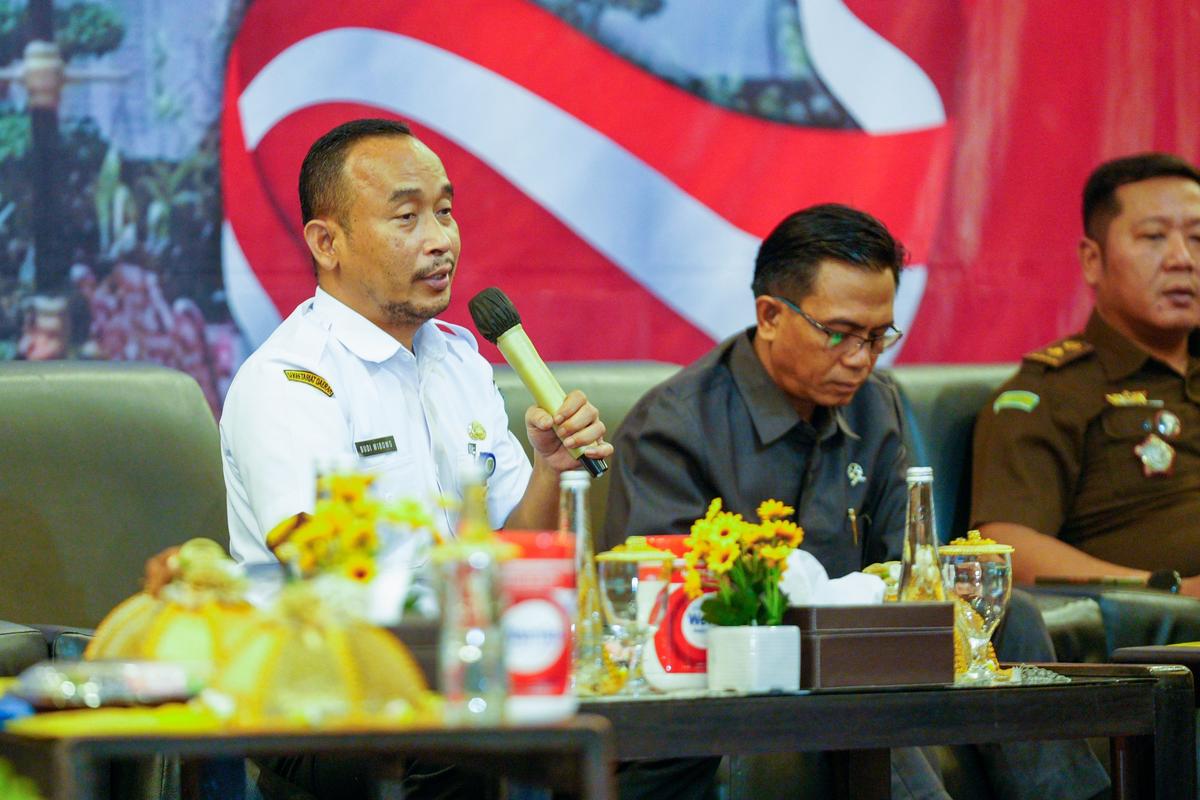 Foto 2 dari 8: Buka Penyuluhan Hukum Terpadu Bagi Warga Kartoharjo, Wali Kota Ajak Masyarakat Melek Hukum