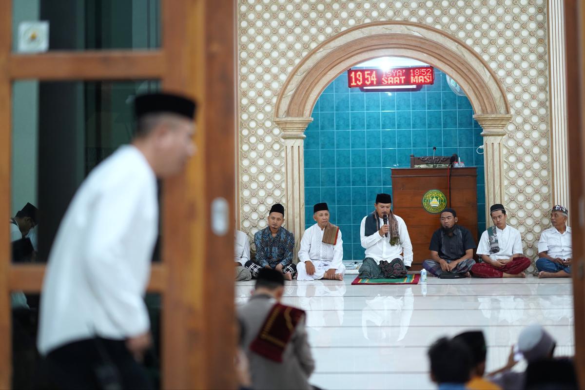 Foto utama berita: Safari Ramadan di Masjid Nurul Mukmin Kelurahan Pandean, Wali Kota Harap Tingkatkan Iman dan Ketaqwaan