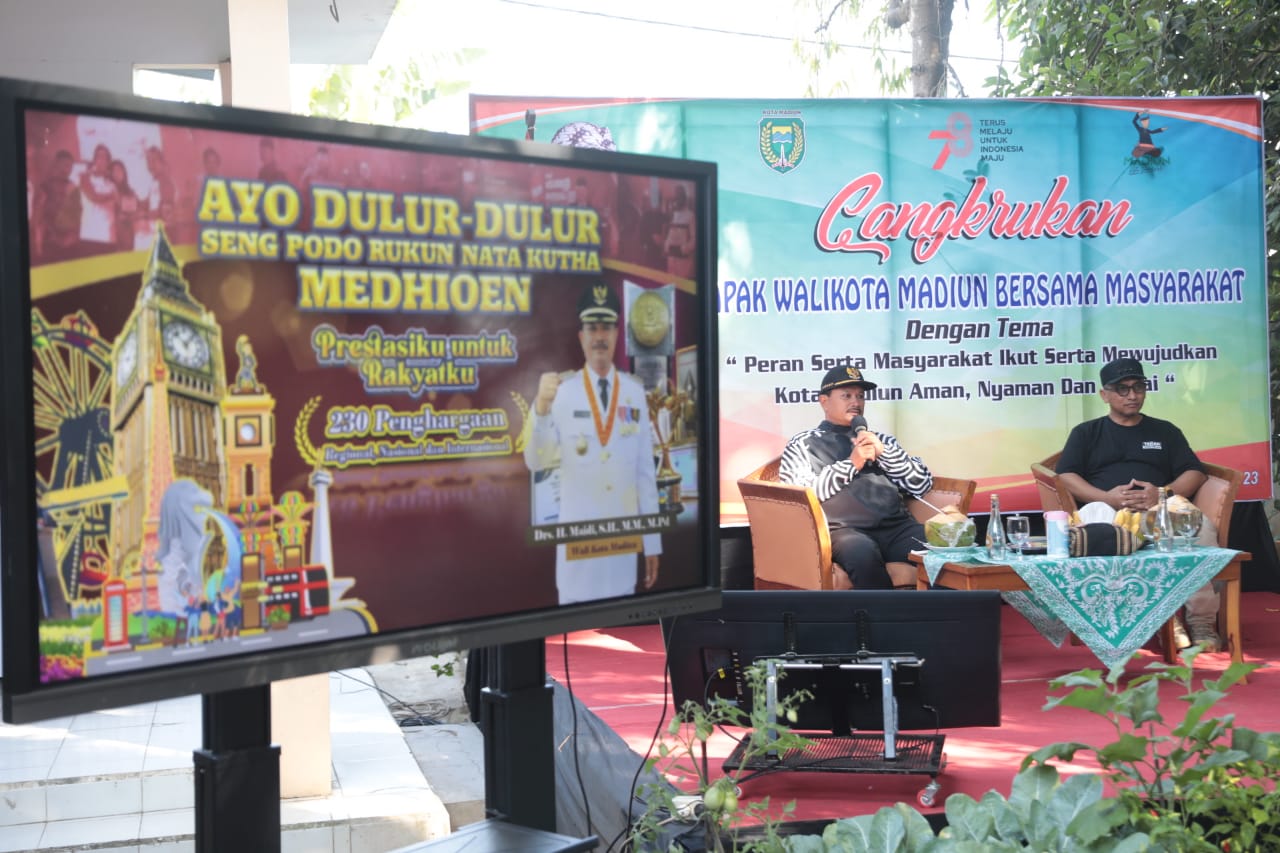 Foto 5 dari 6: Gelar Cangkrukan di Dua Kelurahan, Wali Kota Imbau Warga Ikut Wujudkan Keamanan dan Kedamaian Kota