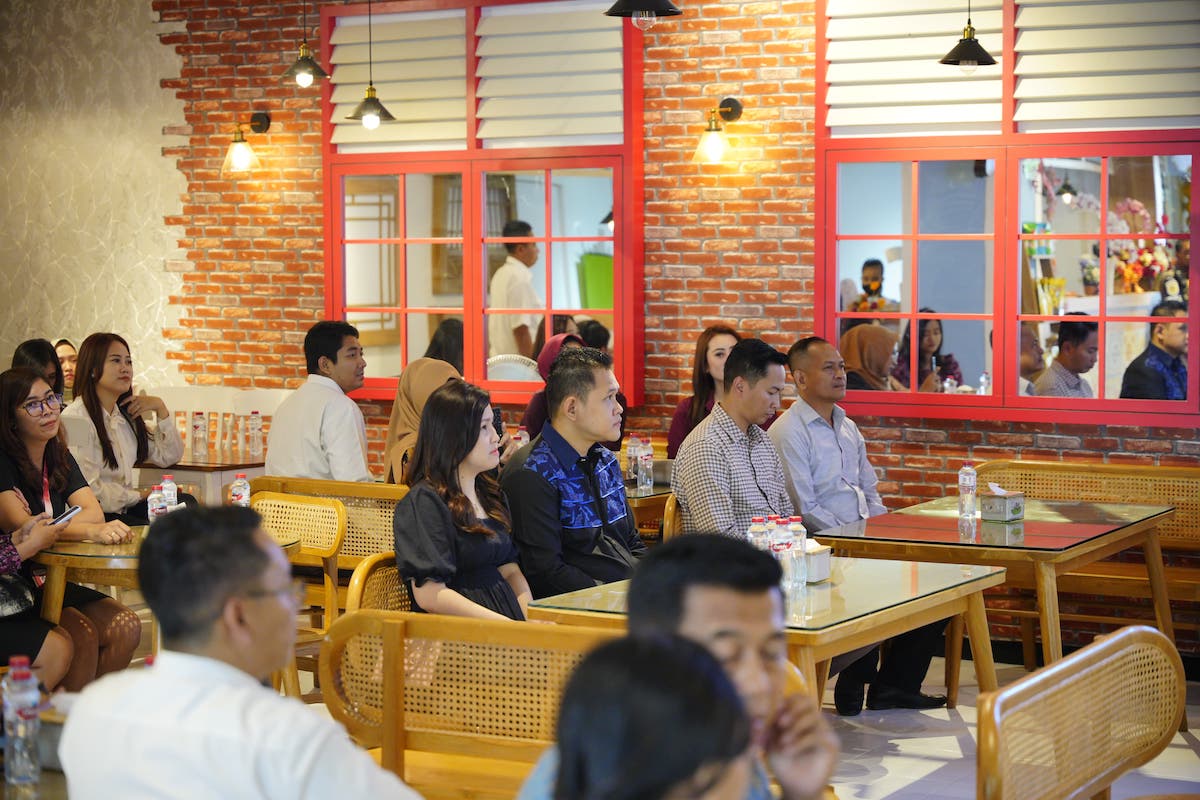 Foto 6 dari 8: Bisnis Kuliner Kian Menjanjikan, Wali Kota Resmikan Resto Kuliner Baru di Kota Pendekar