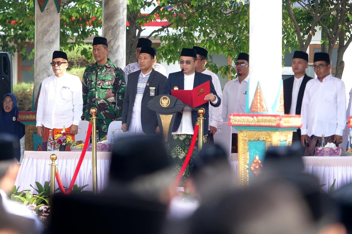 Foto 1 dari 19: Peringati Hari Santri, Pj Wali Kota Harap Santri Tingkatkan Kemandirian dan Lanjutkan Perjuangan