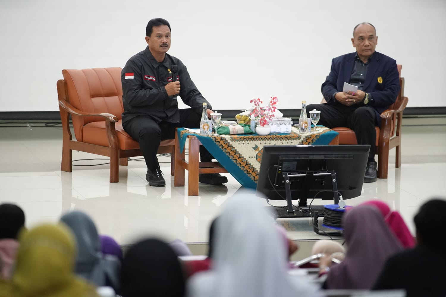 Foto utama berita: Jadi Pembicara Seminar di Unmer, Wali Kota: Perbedaan Harus Bisa Menyempurnakan Kehidupan