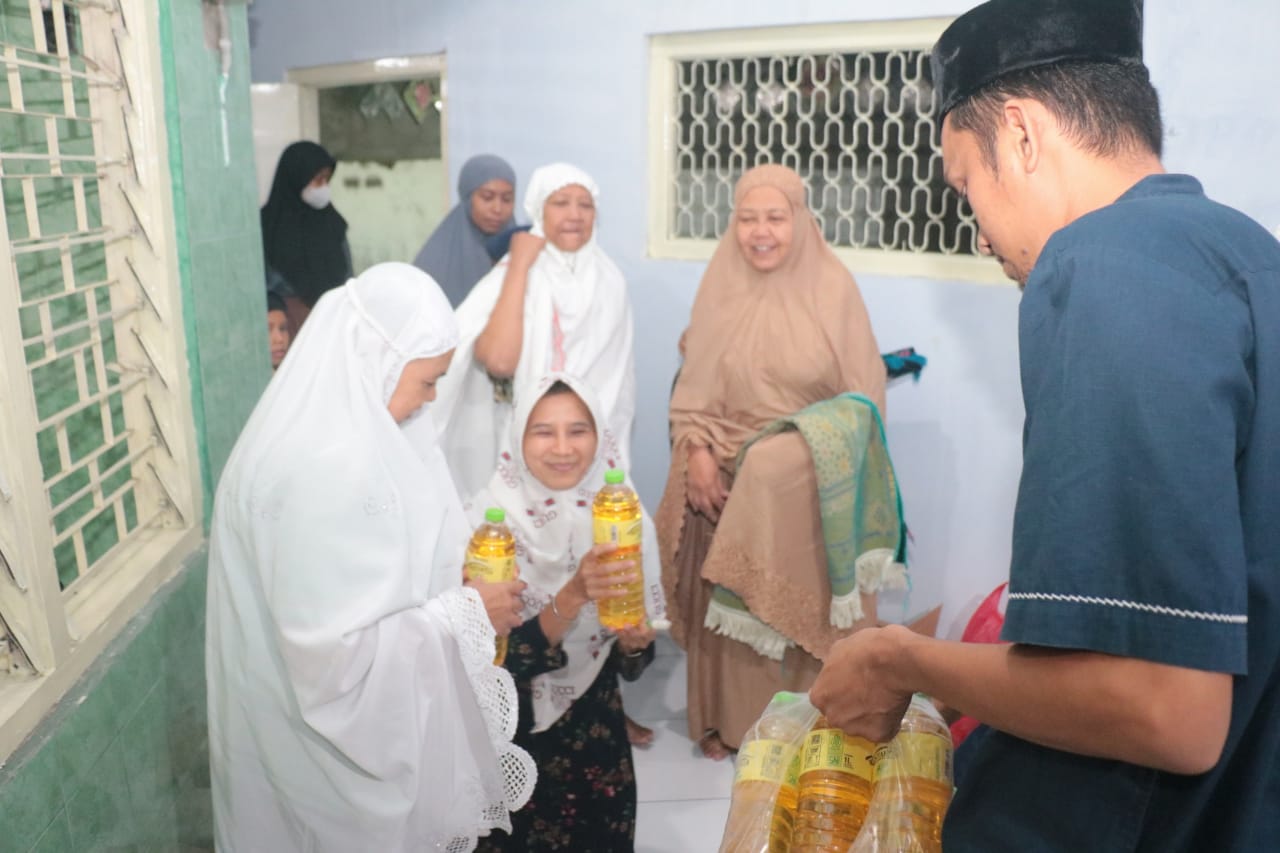 Foto 5 dari 9: Gelar Safari Ramadhan Di Masjid Al Huda, Wali Kota Sosialisasikan Kebijakan Pemkot Untuk Pembangunan Kota
