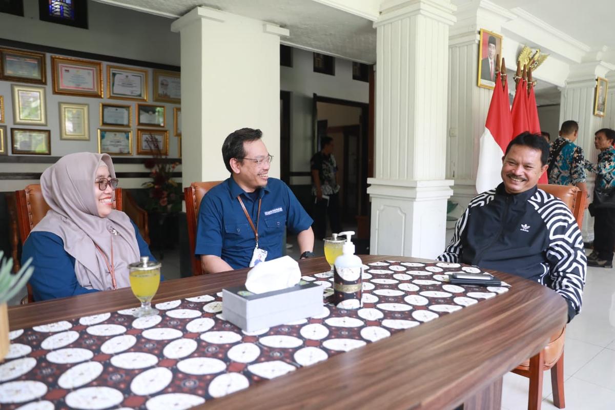 Foto 3 dari 14: Layani Lima Audiensi, Wali Kota Bahas Investasi Hingga Kerja Sama Pembangunan Di Kota Madiun