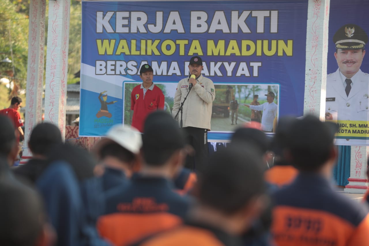 Kerja Bakti Bersama Warga di Lapak Pancasoka, Wali Kota Harap Kebersihan dan Kenyamanan Terus Dijaga