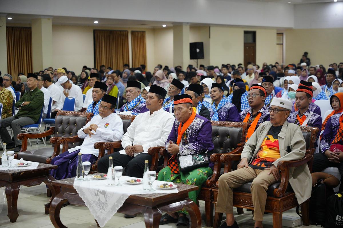 Foto 3 dari 8: Melepas CJH Ke Tanah Suci, Pj. Wali Kota Pesan Jaga Kesehatan