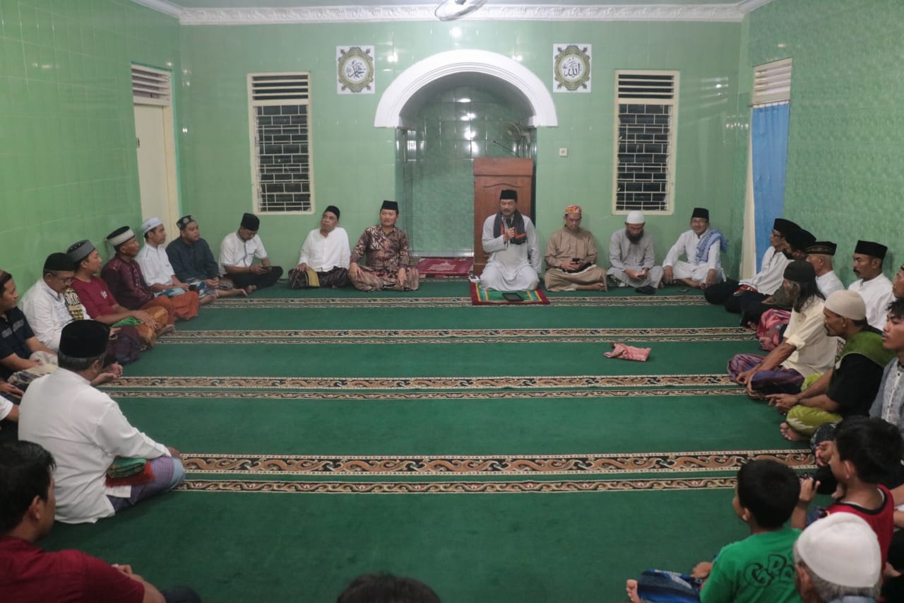 Foto 2 dari 9: Gelar Safari Ramadhan Di Masjid Al Huda, Wali Kota Sosialisasikan Kebijakan Pemkot Untuk Pembangunan Kota