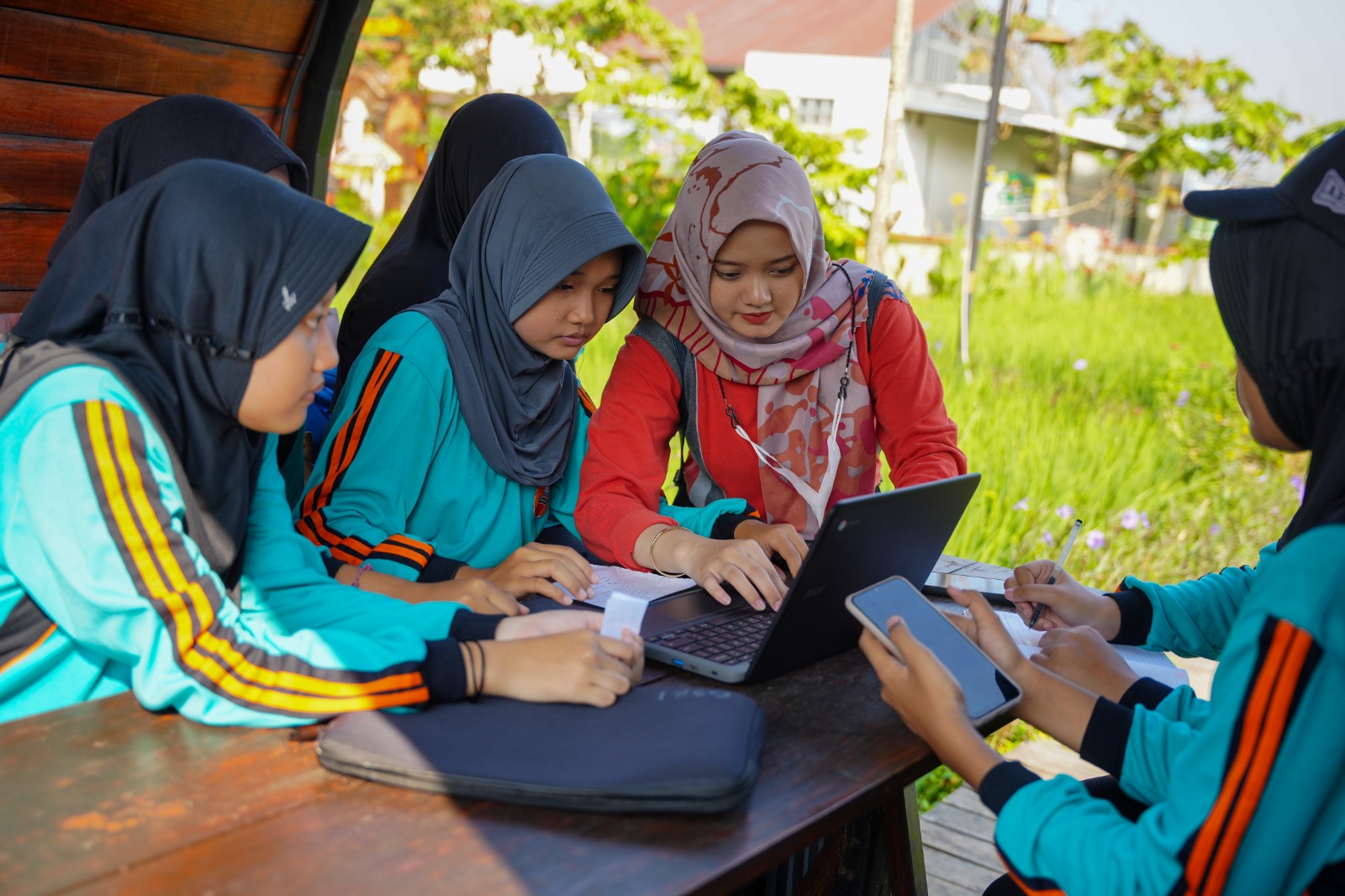 Foto 6 dari 7: Serunya Outdoor Learning di Lapak UMKM, Bisa Lebih Fokus Belajar Mapel Sulit
