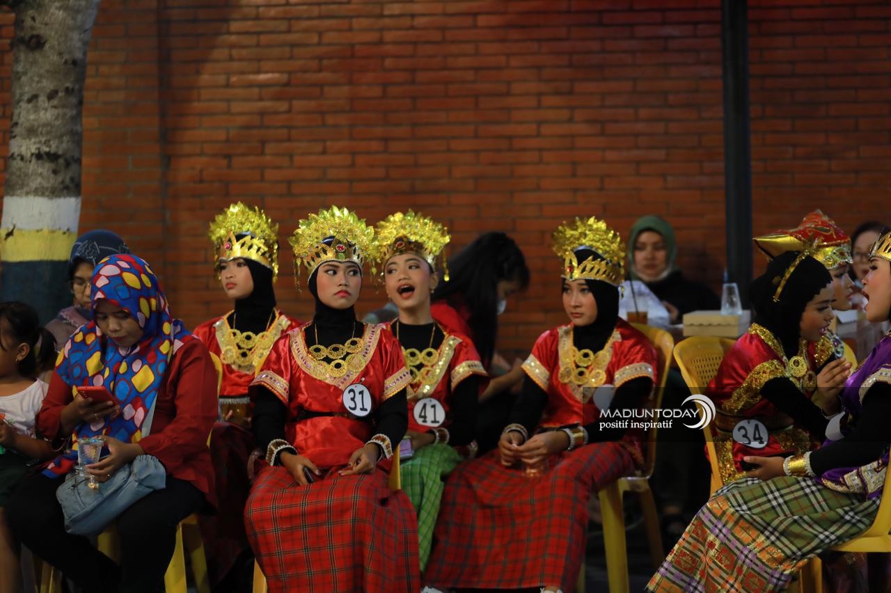 Foto 3 dari 10: Semarak Lomba Vokal Tunggal Ramaikan Sumber Wangi Sekaligus Gali Potensi