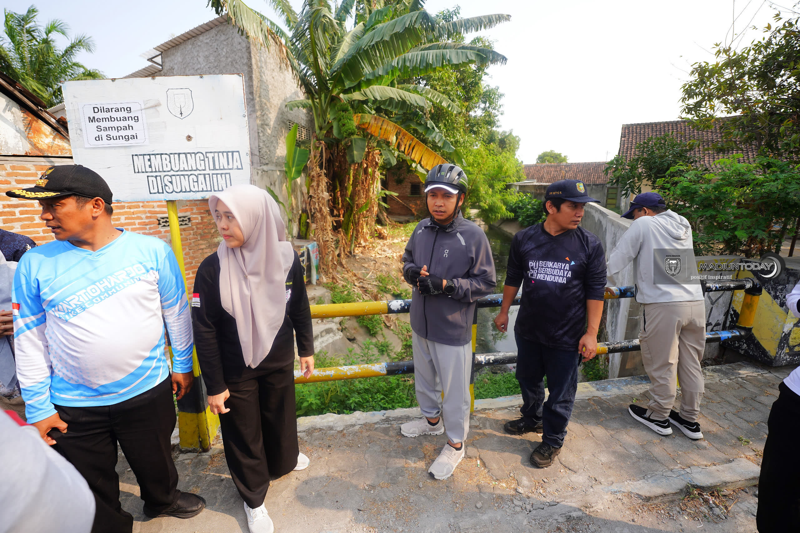 Foto 10 dari 20: Tak Hanya Dialog Malam Hari, Giat WBR Kini Dimulai Keliling Beri Solusi Langsung di Lokasi