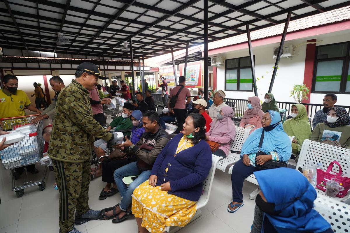 Foto 9 dari 9: Jumat Berkah di RSUD Kota Madiun, Wali Kota: Layanan Kesehatan Tidak Hanya Obat