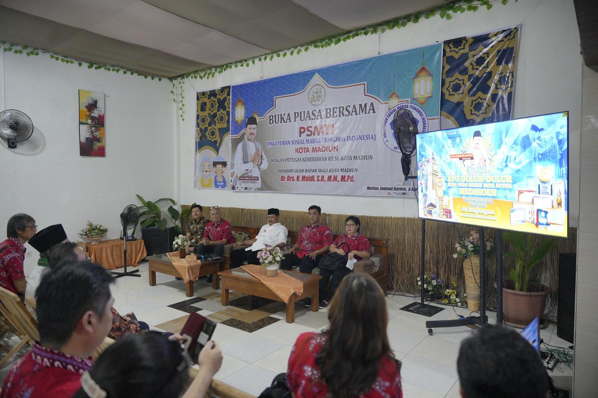 Foto utama berita: Marga Tionghoa Ajak Bukber Petugas Kebersihan, Wali Kota: Toleransi Beragama Budaya Masyarakat Kita